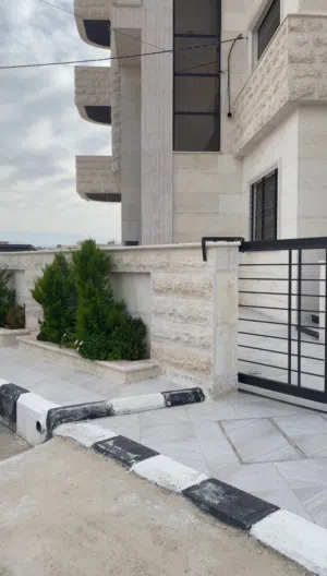 200 m2 4 Bedrooms Apartments for Rent in Irbid Al Husn
