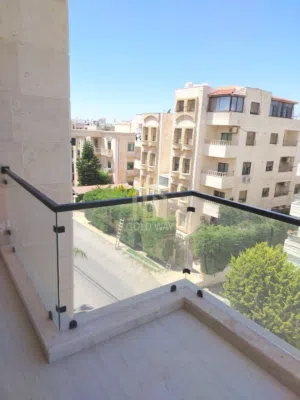في أجمل مناطق حي الصحابه شقة أخير مع روف 220م بتشطيبات عصرية راقية / ref 1302