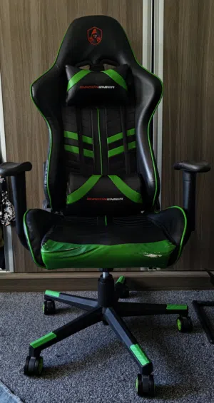 كرسي العاب بحالة جيدة Gaming chair
