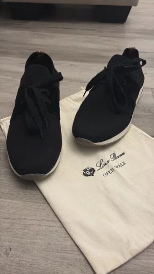 جوتي لورو بيانا مستعمل شهر صالح للمشي المفتوح و للرياضه الانيقه