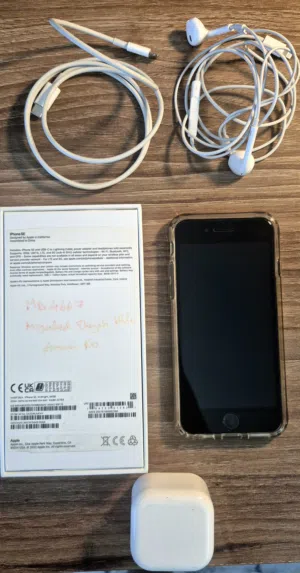 Great condition iPhone SE 3 2022 64GB