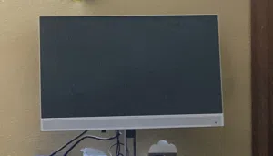 للبيع جهاز كمبيوتر/شاشة يتميز بتصميم عصري ونحيف جداً مثالياً للمكاتب أو الدراسة أو الأعمال المنزلية.