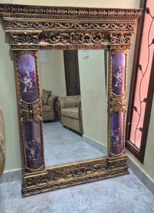مرآة كلاسيكية لمدخل البيت