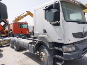 للبيع راس شاحنات رينو (Renault) للبيع، موديلات متنوعة 2014,2015,2016 في الشارقة الصجعة Renault truck