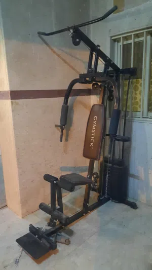 للبيع جهاز جيم منزلي متعدد الاستخدامات وجهاز تمارين البطن واللياقة بحالة ممتازة