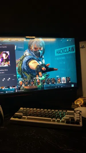 شاشة قيمنق للبيع قابل بشي بسيط