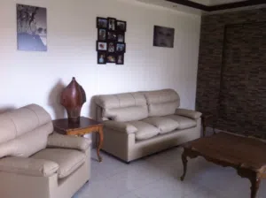 طقم كنب جلد فاخرة