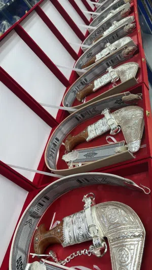 خنجر صوري مقاس 6  للكبار يجمع بين الفخامة والأصالة