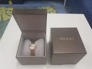 ساعة قوتشي أصلية موديل اللون Rose Gold    YA133.5  صناعة سويسرية (Swiss Made)