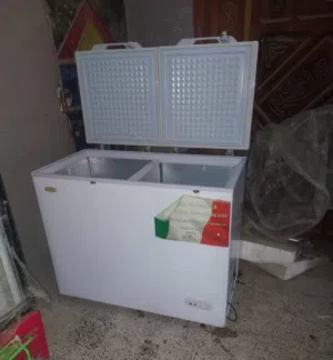 ثلاجة فريزر رويال وكالة نظيف جدا وسعر عرطة