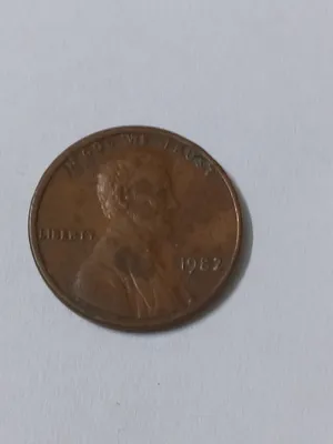 سنت أمريكي نادرة  أخطأ سك بالحرف الدائري 1982 وخطأ وجود ندوب بوجه الرئيس الأمريكي 1978