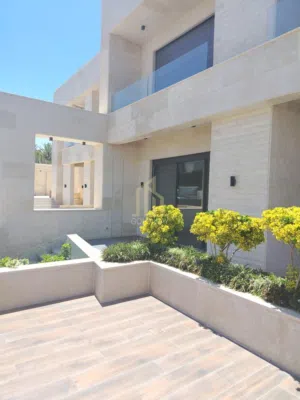 فيلا متلاصقة من اربع طوابق و روف خلف تاج مول في عبدون / ref 1374