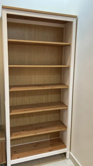 رفوف مكتبية