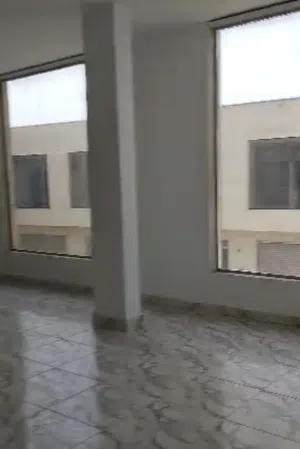 محل تجاري للإيجار بموقع مميز قرب الدبلوماسي مول