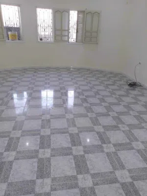 فيلة للبيع في مكان استراتيجي   للاستثمار أو السكن