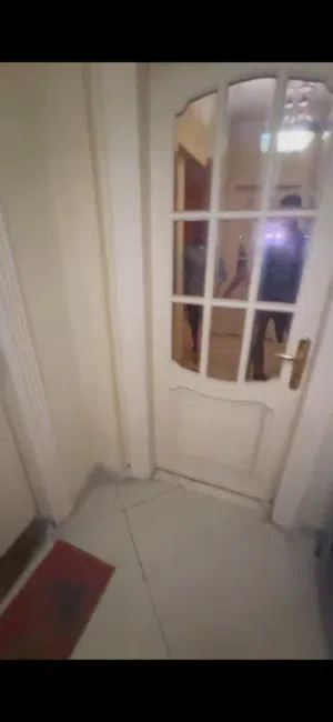خمس ابواب خشب غرفة ح وحمام ومطبخ