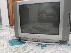 LG GoldenEye premium 23 بوصه