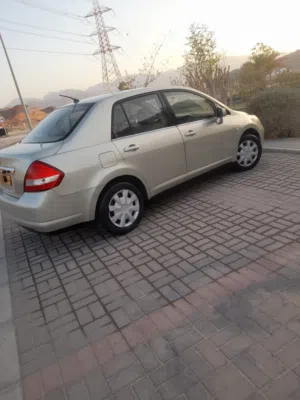 nissan tiida
