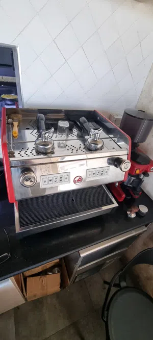 مكائن قهوة وطحانات وصانعة ثلج