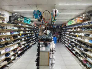 محل للبيع بداعي السفر :محل"الاختيار الصح"للاحذيه -طبربور (موقع استراتيجي وعراقه 14عاما )