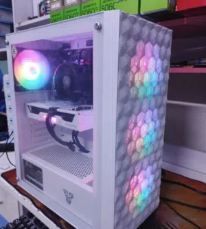 Pc للبيع مع الاكسسوارات سعر 1300