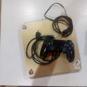PS4 للبيع مع ايد اصلية مع حساب في العاب وتعرف على هذه الالعاب من هذه الصور