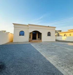 للبيع فيلا بمنطقة جلفار بموقع استراتيجي علي زاويه شارعين جار والسعر حصري 750،000 قابل للتفاوض