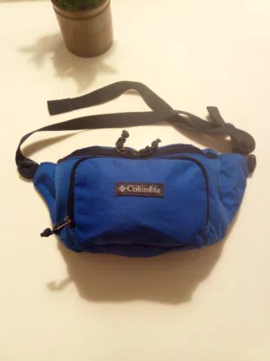 شنط خصر أصلية : Columbia Outfitters Nike وشنط صغيرة وحافظات كروتFor Sale: Original Waist  Bags