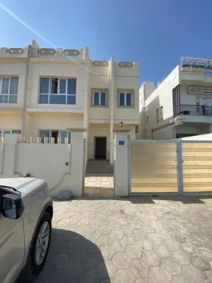 Villa for Rent in Souk Al Khoud – On Al Shabab Highway/فيلا للإيجار في سوق الخوض – على شارع الشباب