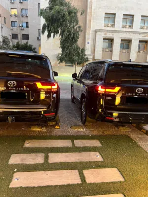 تويوتا لند كروز 24 مميز للايجار بسعر مغري