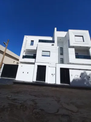 600 m2 More than 6 bedrooms Villa for Sale in Tripoli Arada