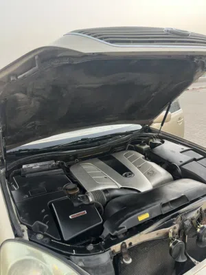 سيارة لكزس LS 430 موديل 2001 لون ذهبي بحالة ممتازة للبيع مع تأمين ومرخصة