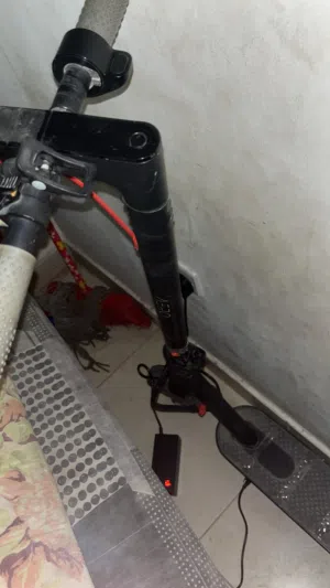 سكوتر للبيع نضيف ويشتغل أقصى سرعه 99 ملاحظه: يحتاج واير شرش فقط