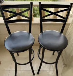 كرسيين بار أسود للبيع – بحالة جيدة