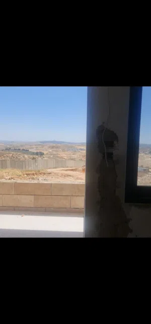 شقة قدس مطلة واجهتين بعيد عن الازعاج