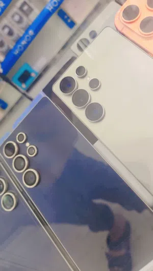 جهازين s25 ultra 256gb حاله روعه ممتازه ولسه في الكفاله مع الكرتونه لون بنفسجي ولون تيتانيوم 12 رام