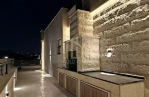 في موقع راقي ومميز شقة أرضية 210م بمواصفات عالية وراقية جدا في أرقى مناطق عبدون / ref 9755