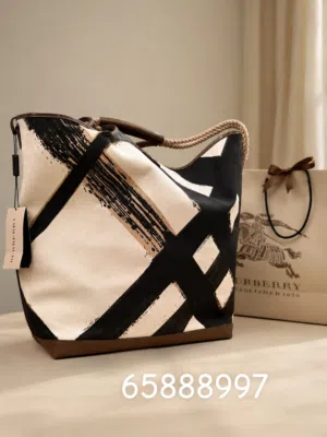 جنطة Burberry أصلية جديده