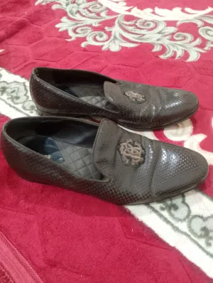 حذاء كلاسيك رجالي ماركه روبيرتو كافالي صناعه ايطاليه مقاس 43 ، اصلي ، بحاله ممتازه