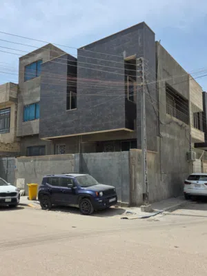 125 m2 4 Bedrooms Townhouse for Sale in Basra Baradi'yah