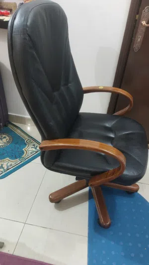عدد 2 كرسى مكتب للبيع