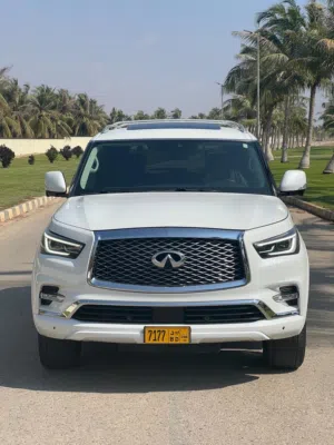 سيارة إنفينيتي QX80 2018 فئة Limited بحالة ممتازة مع مواصفات أمريكية