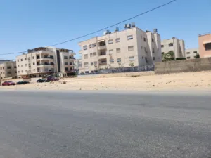 تجاري محلي ضمن سكن الف قرب النادي الأهلي و دوار الثورة الرونق