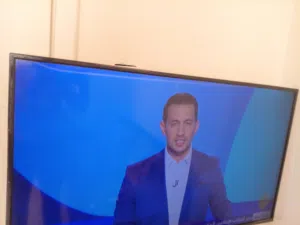 شاشة نوع جنرال ديلوكس 50'بوصه (عادي)مو سمارات مستعمله للبيع