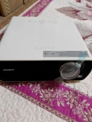 بروجيكتور سوني SONY الأصلي ياباني التقفيل – لعشاق السينما المنزلية والسناتر التعليمية والشر
