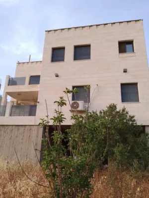 More than 6 bedrooms . 3 Bathrooms . 260 m23