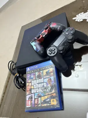 للبيع جهاز بلايستيشن 4 سليم (PS4 Slim)