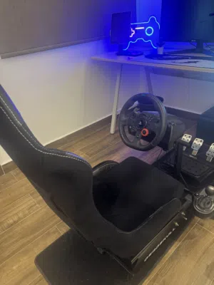 Logitech g29 steering wheel full sim racing setup ps5/ps4/ps3/pc for an extremely good price