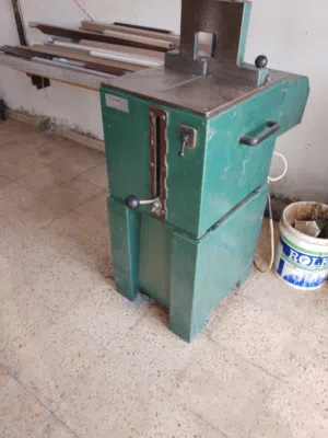 عده المنيوم منشار 1 فاز. قياس 35  مشرحه فيبر وخشب قشاط  طاوله عدد 2 ستاند عدد3 ستاند منشار خشب