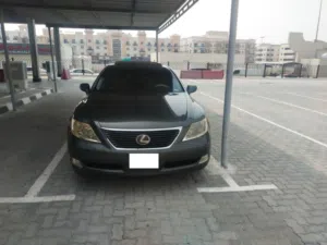 Lexus LS 460 2007  American Specs  Luxury Sedan